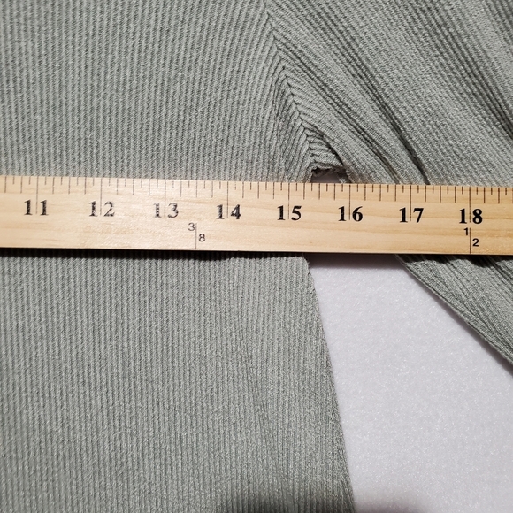 Beau Tissu Womens Sweater Size Medium Ruffle Sleeve Sweater‎ Sage Green BOHO - Picture 8 of 10